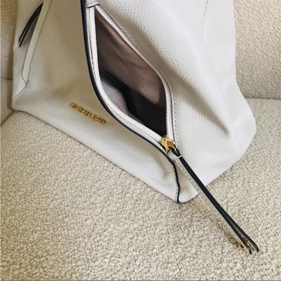 Michael Kors Creamwhite Leather
Shoulder Bag . - Picture 4 of 13